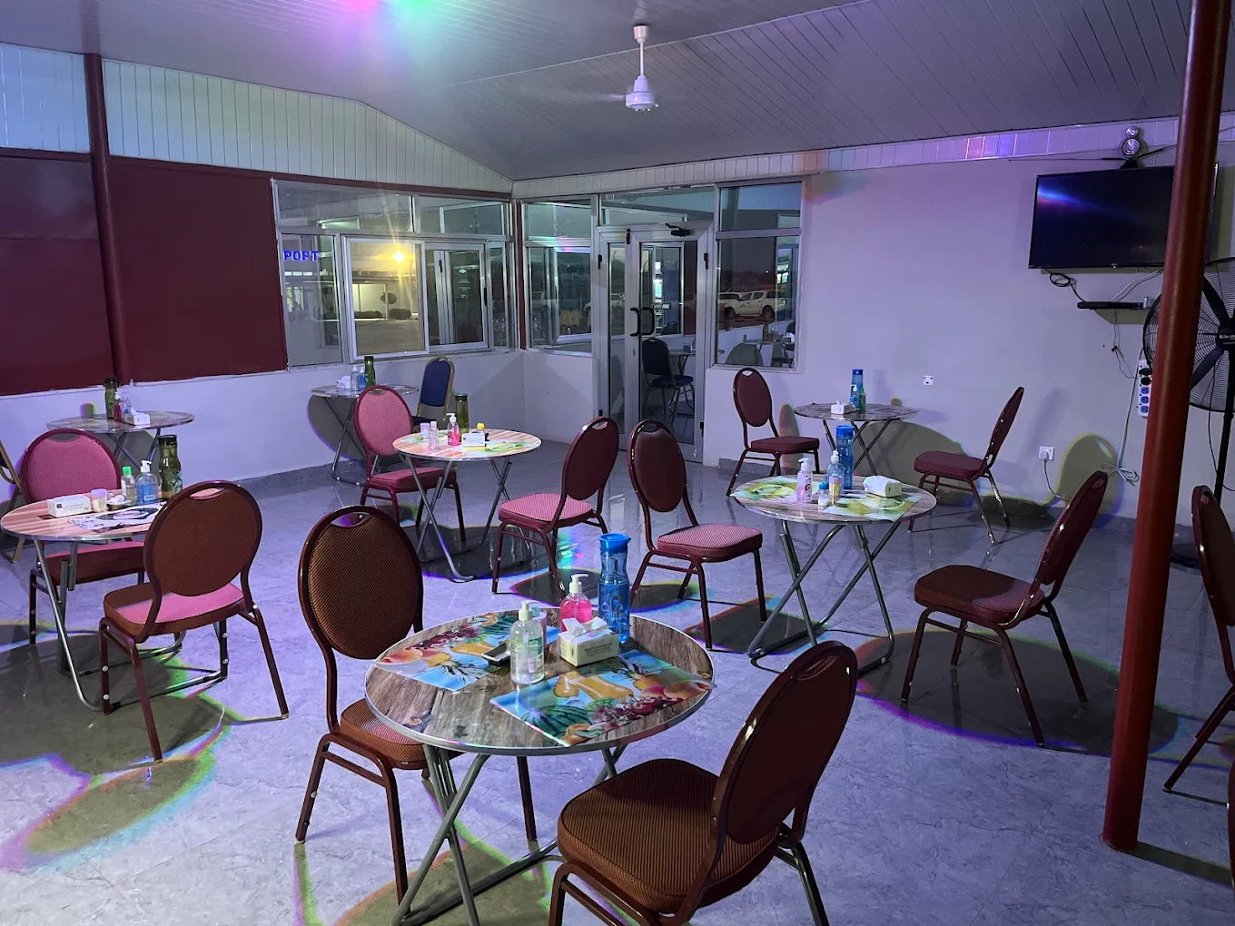 Framiclad Restaurant Inside